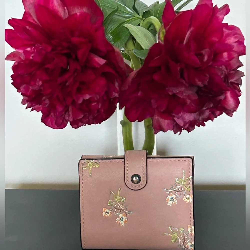 COACH 1941 Glovetanned Leather Trifold Compact Wallet w/Floral Bow Embossing